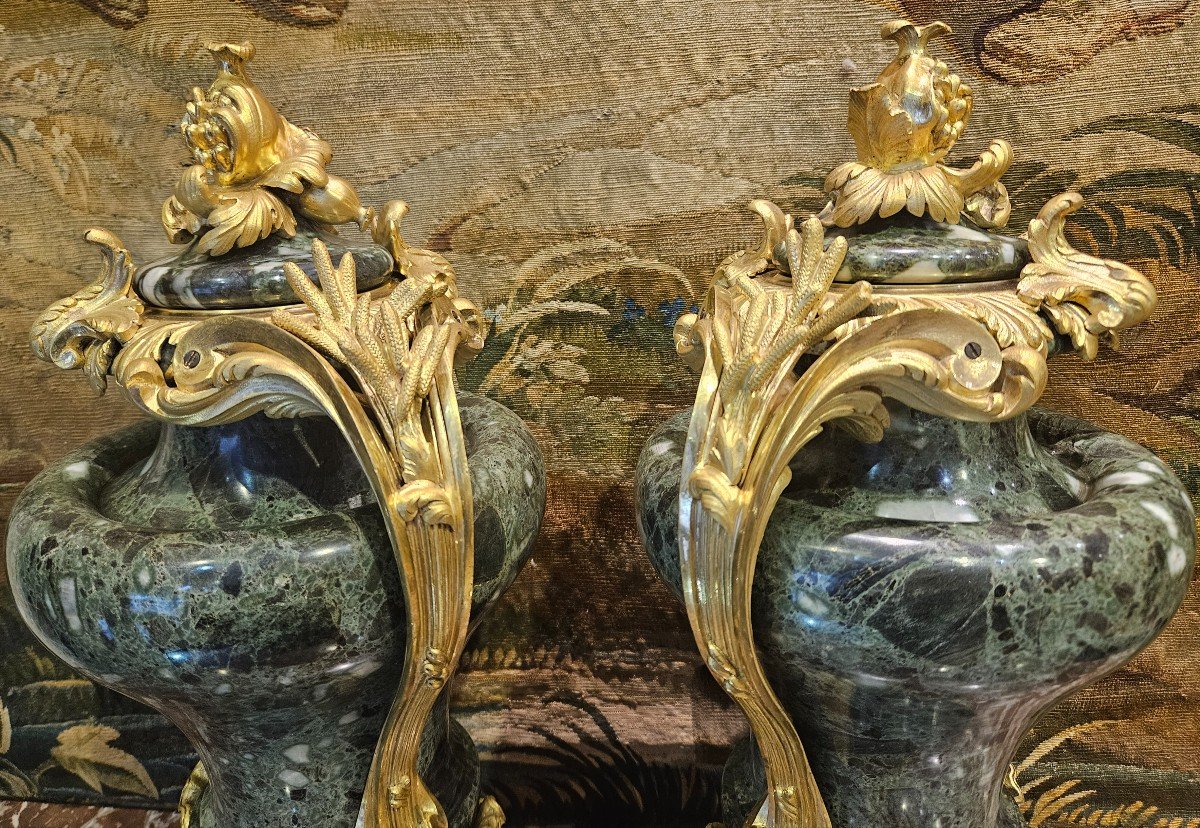 Importante Paire De Vases Couverts En Marbre De Style Louis XV XIX ème-photo-4