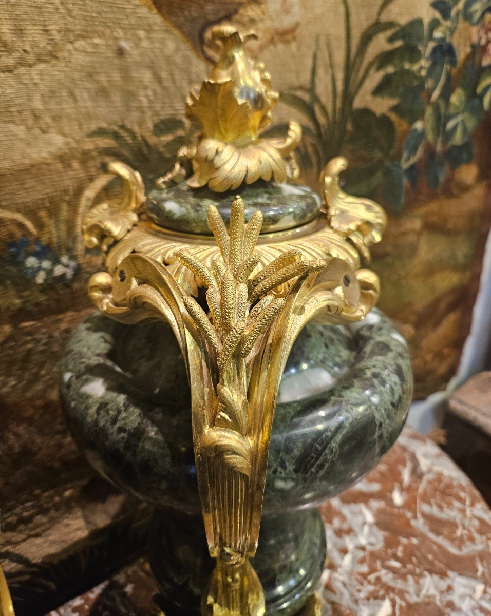 Importante Paire De Vases Couverts En Marbre De Style Louis XV XIX ème-photo-5