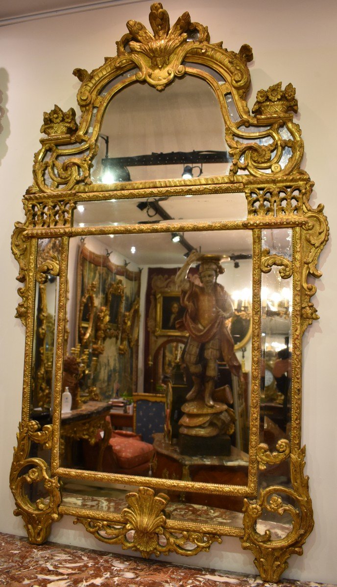 Important Miroir A Parecloses En Bois Sculpté Et Doré Epoque Régence XVIII ème