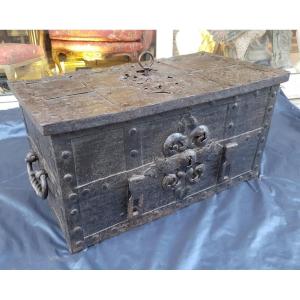 Nuremberg Chest Called "corsair" XVIIth