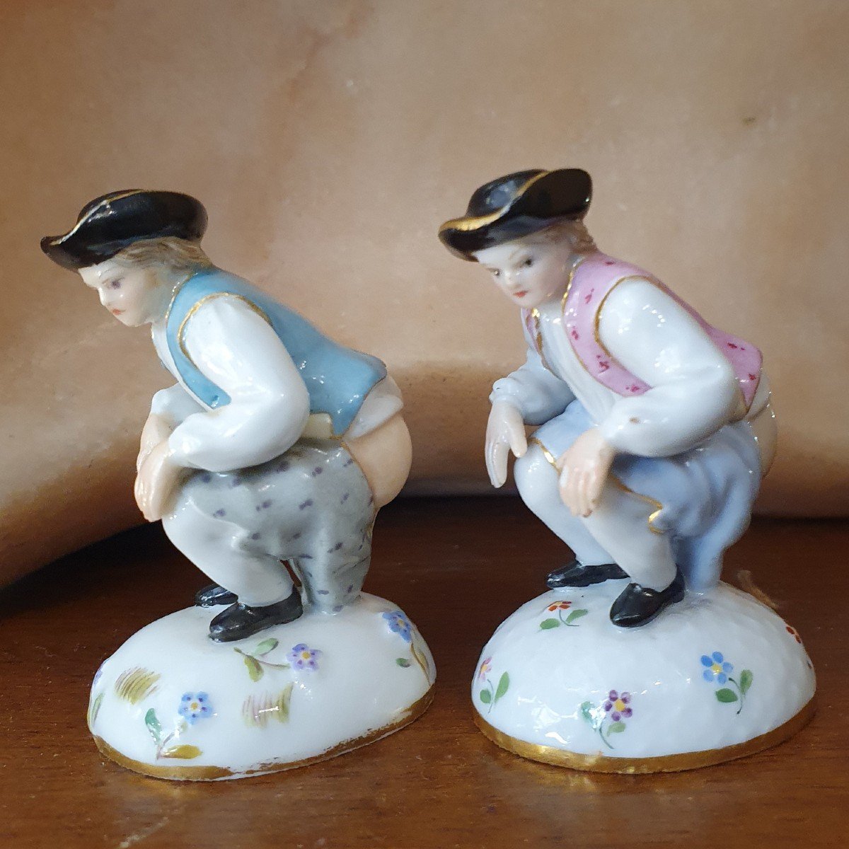 Paire De Sujets Dukatenmacher En Porcelaine 19 ème Siècle Meissen