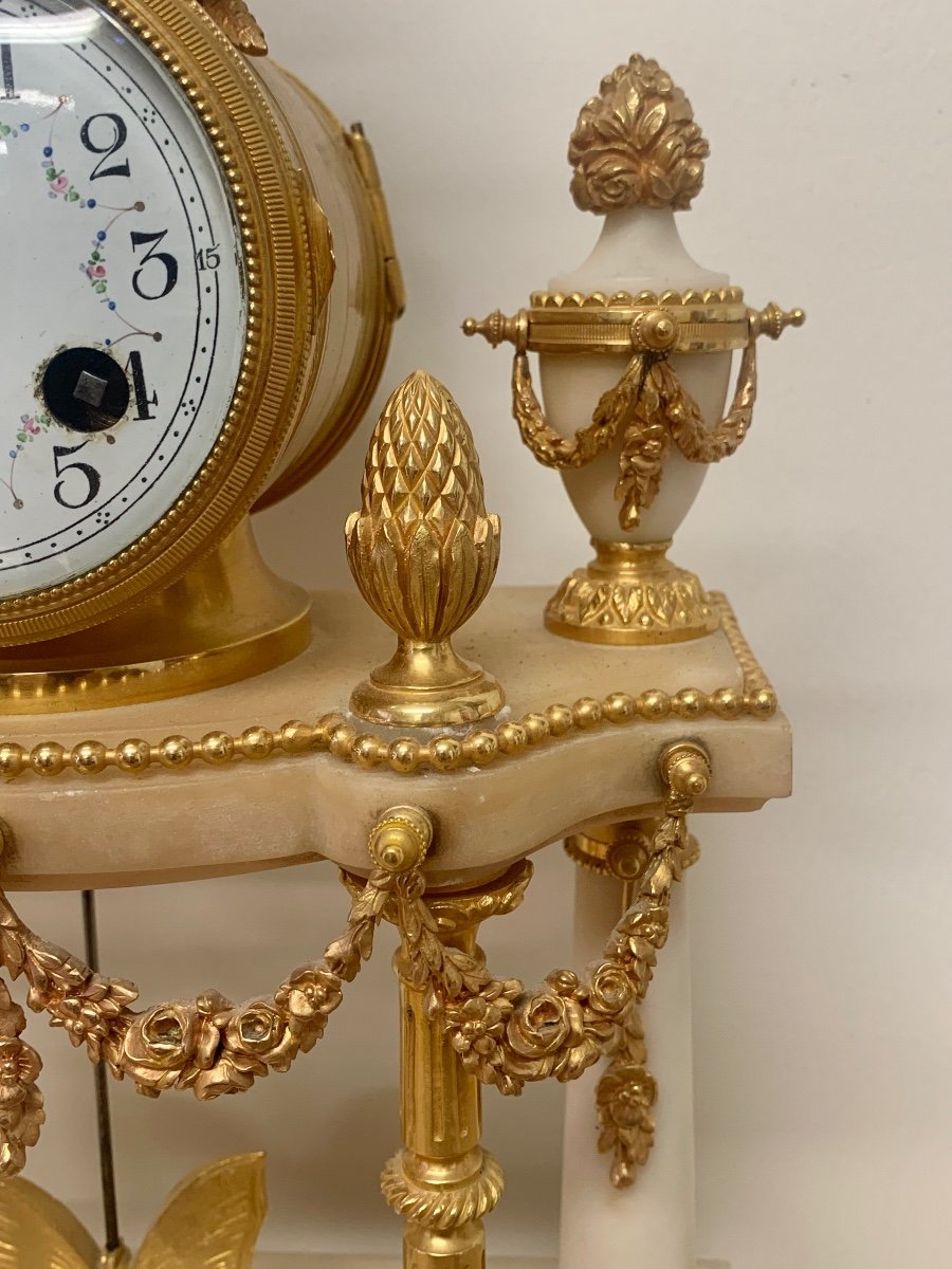 Portico Pendulum In White Marble And Gilt Bronze-photo-2