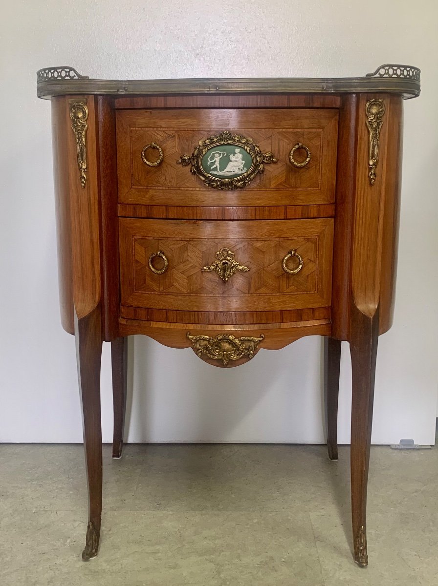 Petit Commode Style Louis XV Dans Le Goût De François Linke. 