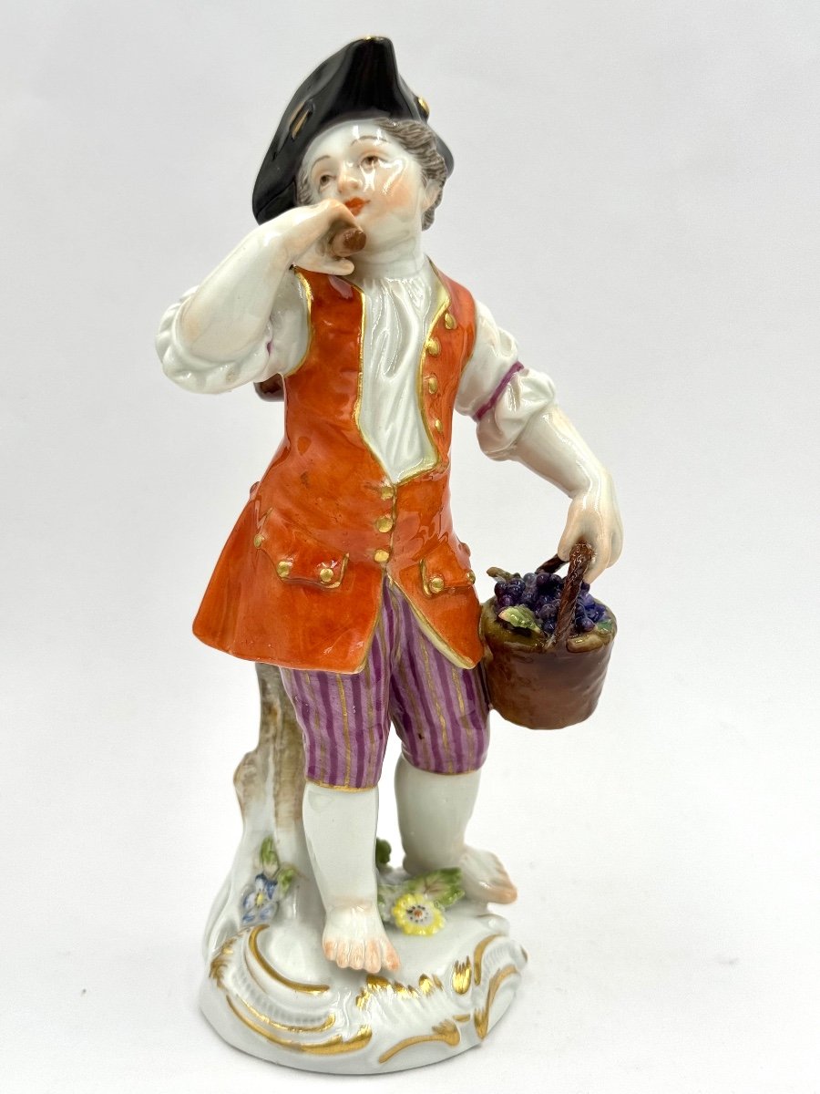 Meissen - Child Gardener Figurine With Wine Basket-photo-2