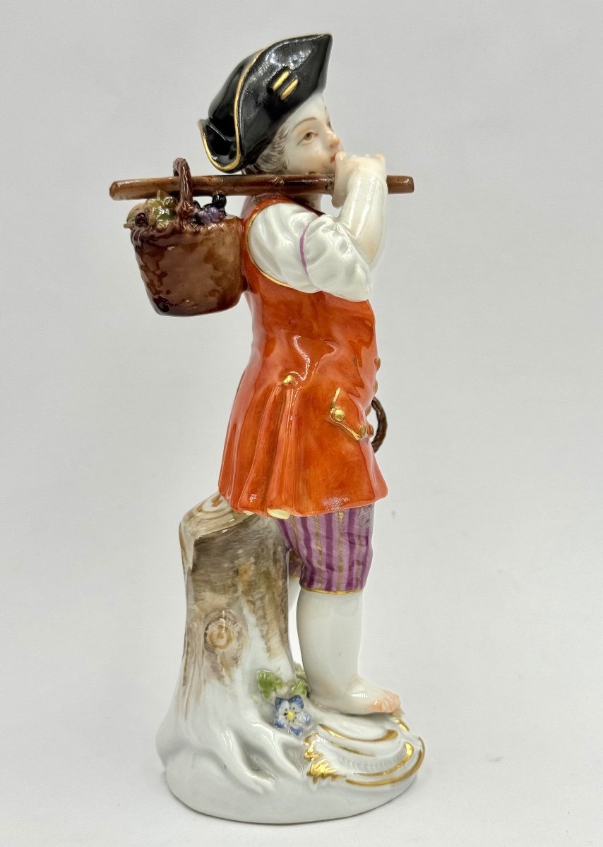 Meissen - Child Gardener Figurine With Wine Basket-photo-3