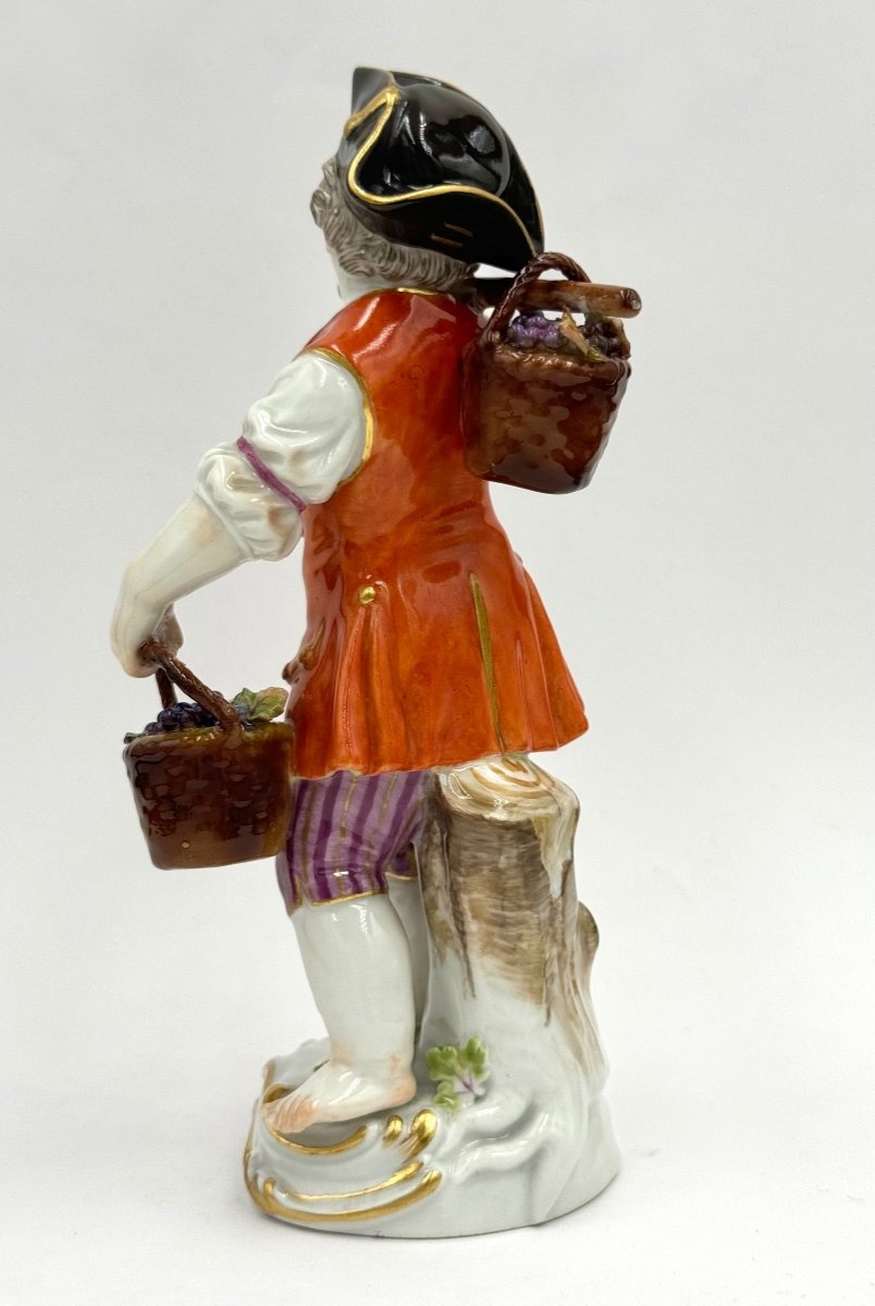 Meissen - Child Gardener Figurine With Wine Basket-photo-1