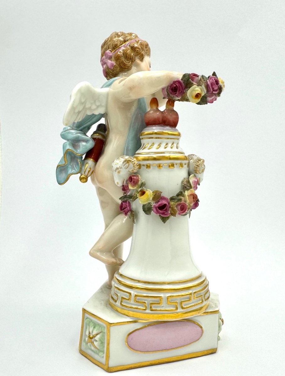 Meissen Figure De Cupidon En Porcelaine "Je Les Couronne”-photo-3