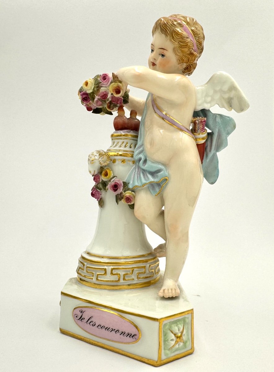 Meissen Figure De Cupidon En Porcelaine "Je Les Couronne”-photo-2