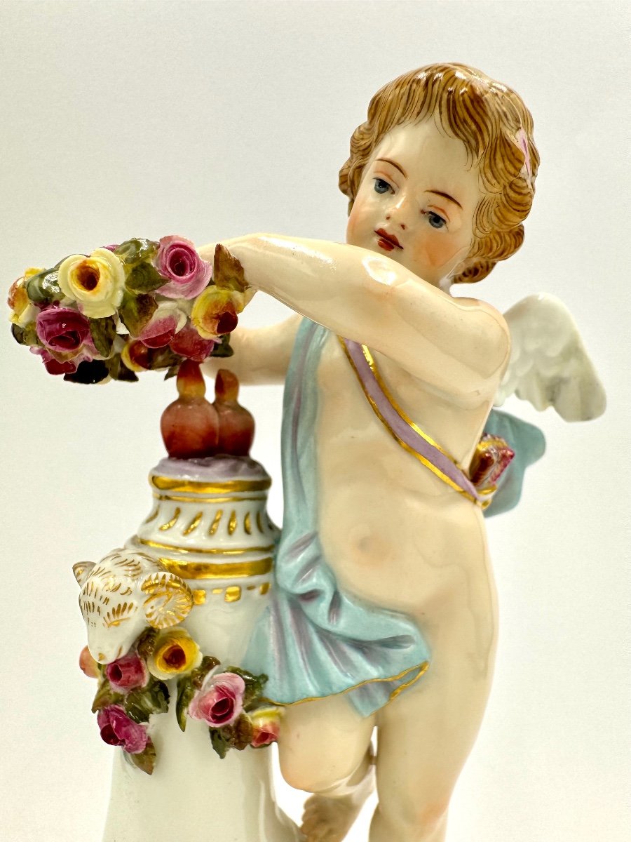 Meissen Figure De Cupidon En Porcelaine "Je Les Couronne”-photo-3