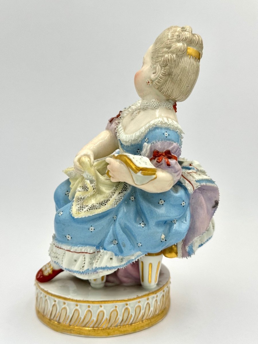 Figurine En Porcelaine De Meissen,  fille Avec Un Livre-photo-1