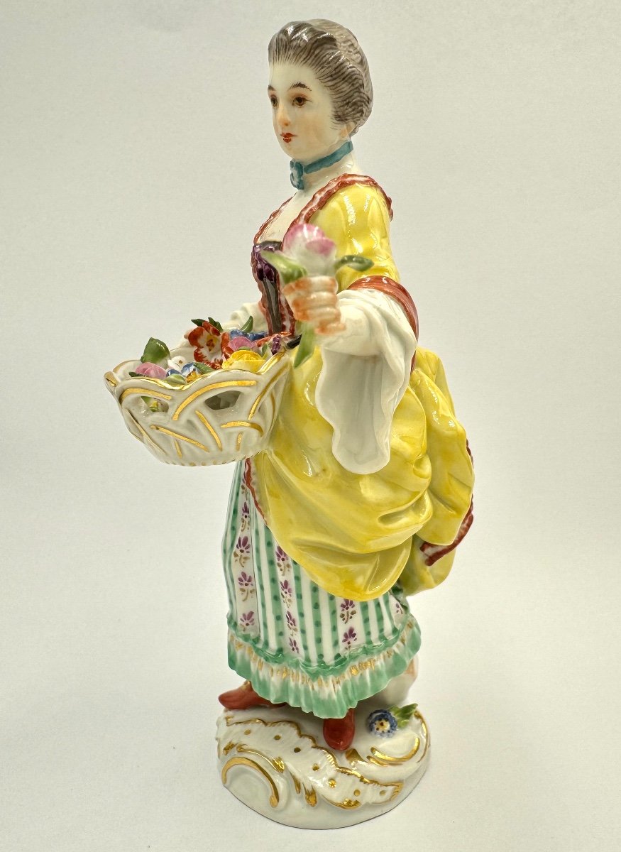 Meissen Porcelain Figure Florist From The Cris De Paris Series -photo-2