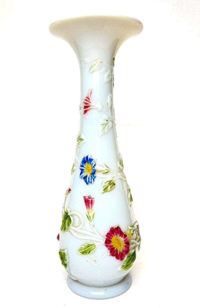 Baccarat - Vase En Opaline Décor Aux Liserons