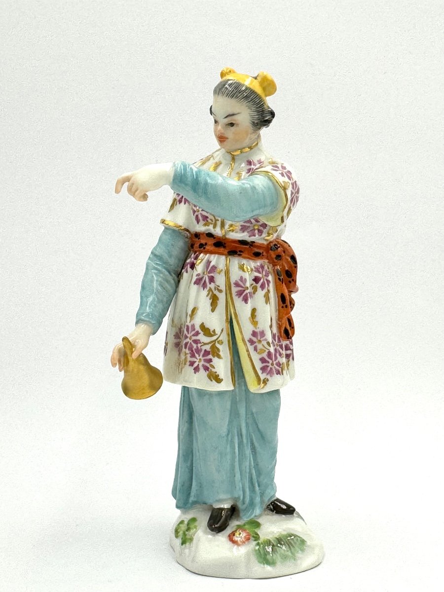 Meissen - Japanese Woman With A Bell