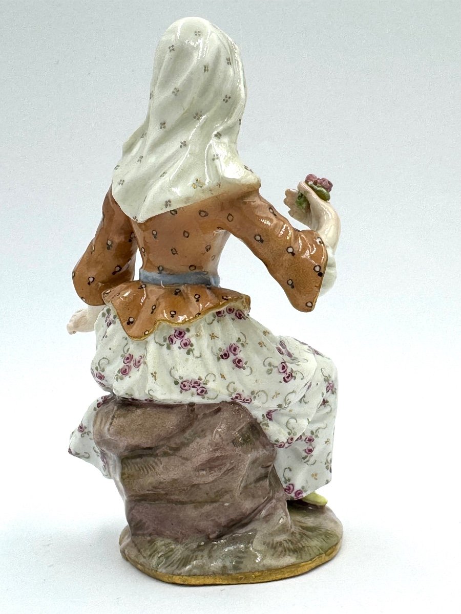 Meissen - Girl With A Rose -photo-4