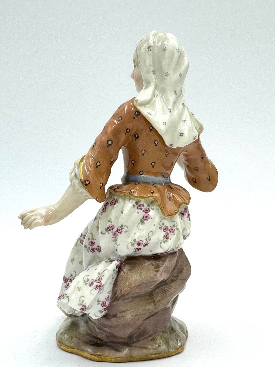 Meissen - Girl With A Rose -photo-1