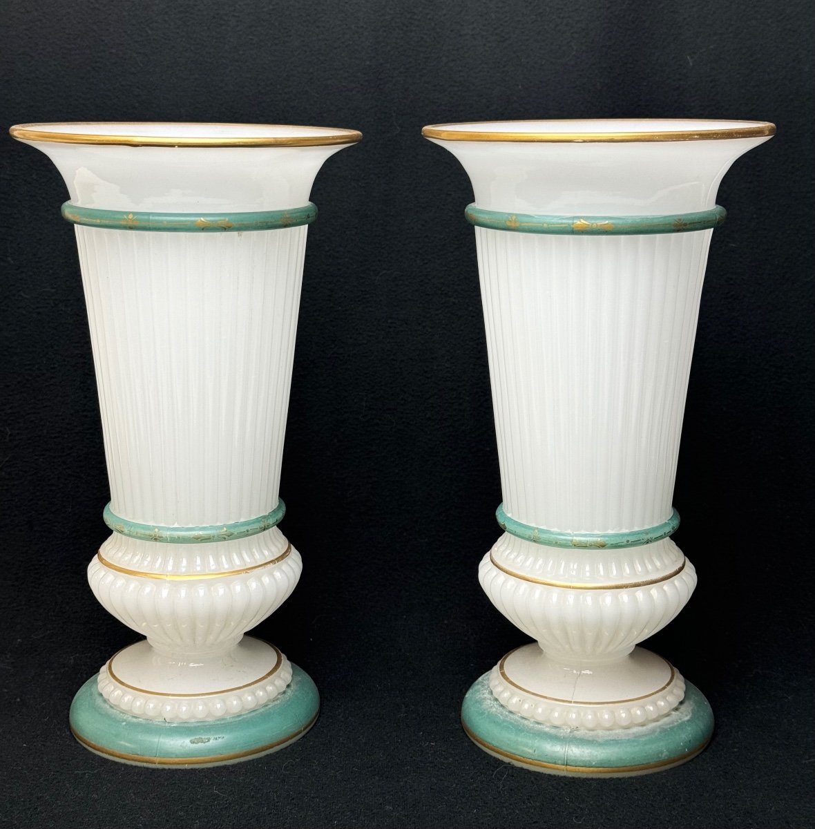 Baccarat - Pair Of Opaline Vases -photo-2