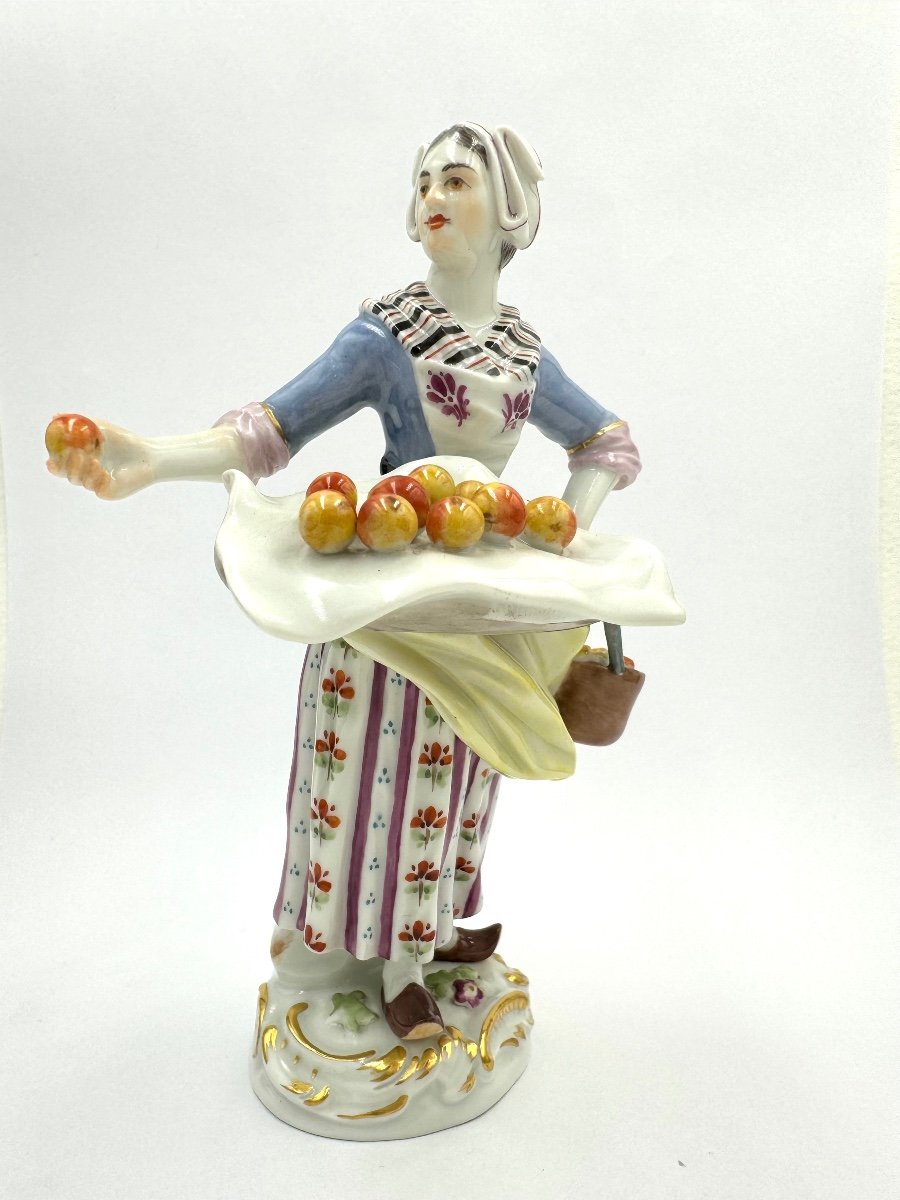 Meissen - Les Cris De Paris, Vendeuse De Fruits