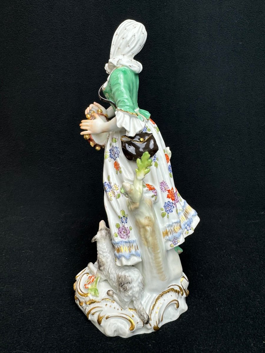 Meissen, Porcelain Figure Shepherdess With Tambourine-photo-1