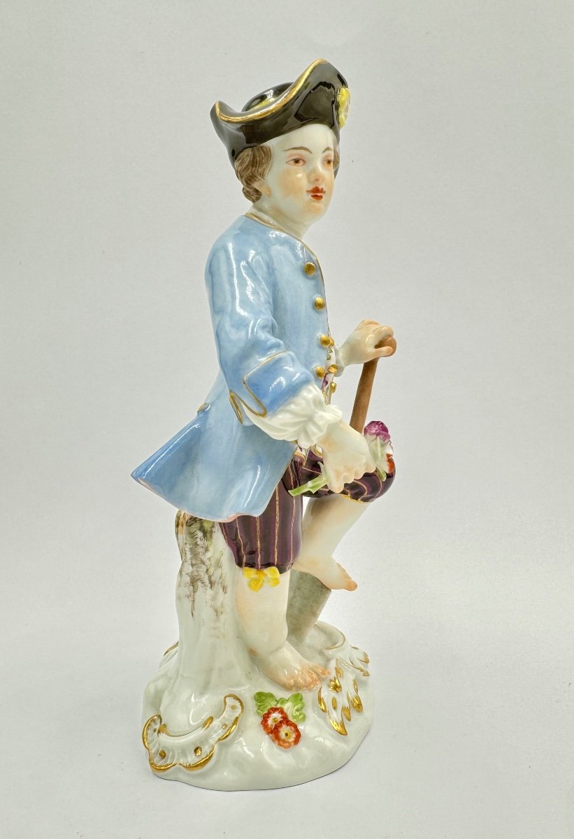 Meissen Porcelain Figurine Child Gardener With Shovel-photo-2