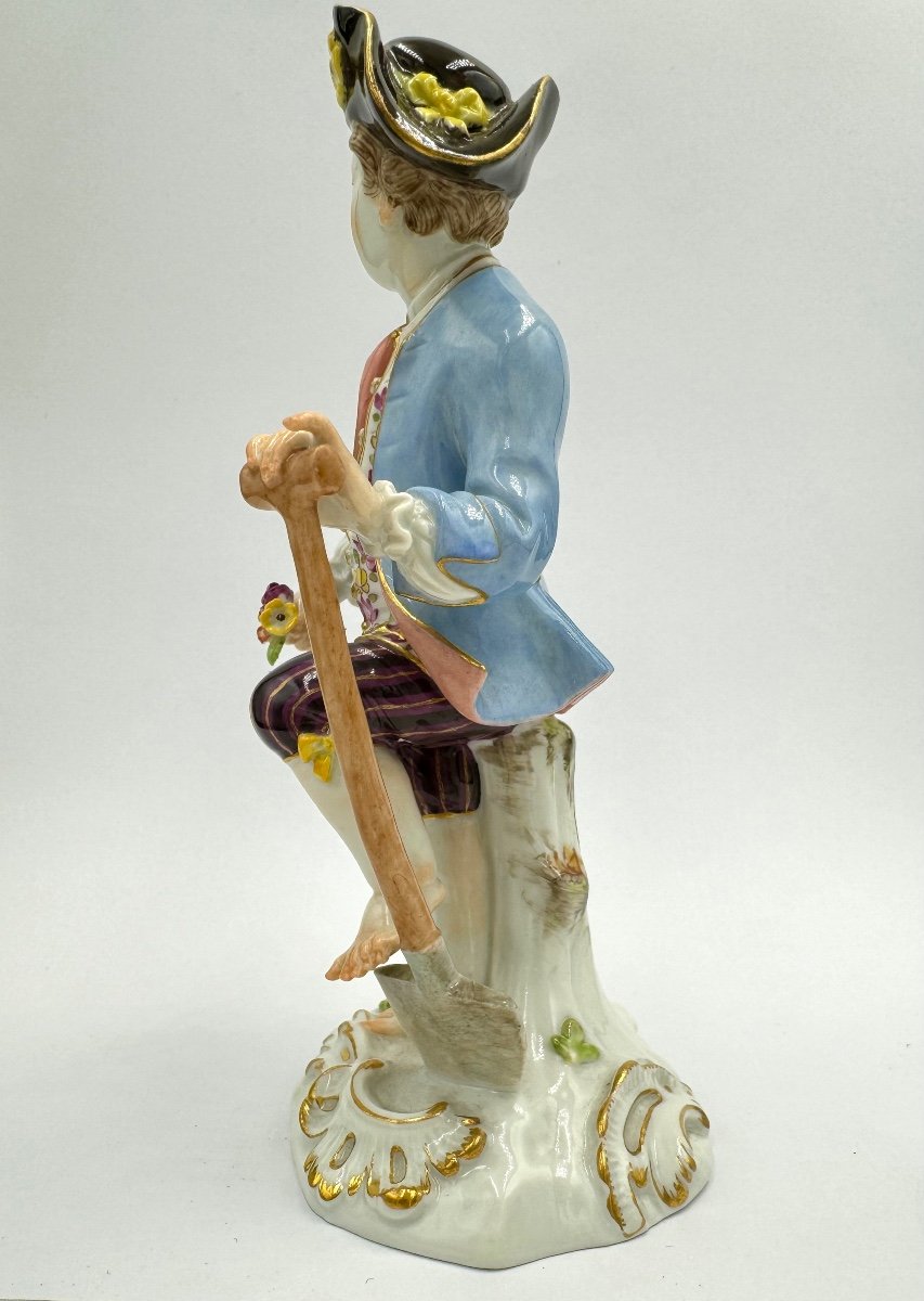 Meissen Porcelain Figurine Child Gardener With Shovel-photo-1