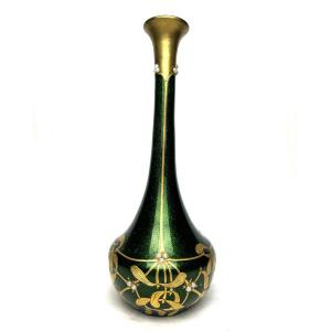 Montjoye - Aventurine Vase With Mistletoe Decor