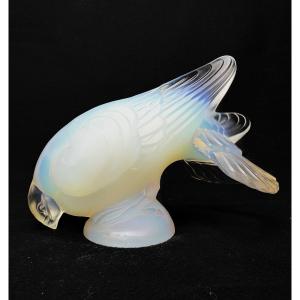 Sabino France "Pigeon" En Verre Opalescent