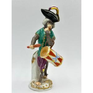 Meissen Figure En Porcelaine - Singe Comme Batteur De L’orchestre De Singes