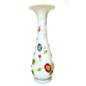 Baccarat - Vase En Opaline Décor Aux Liserons