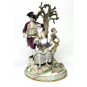 Meissen - Group Of Gardeners At The Apple Tree