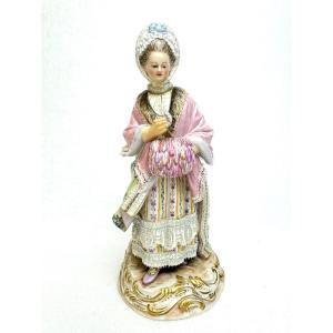 Meissen - Figure En Porcelaine D’une Dame Avec Manchon