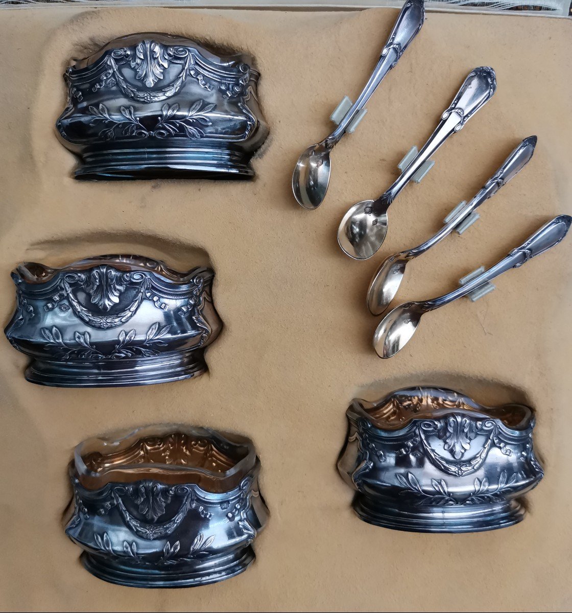 4 Silver Salt Bowls And Spoons In Their Box 