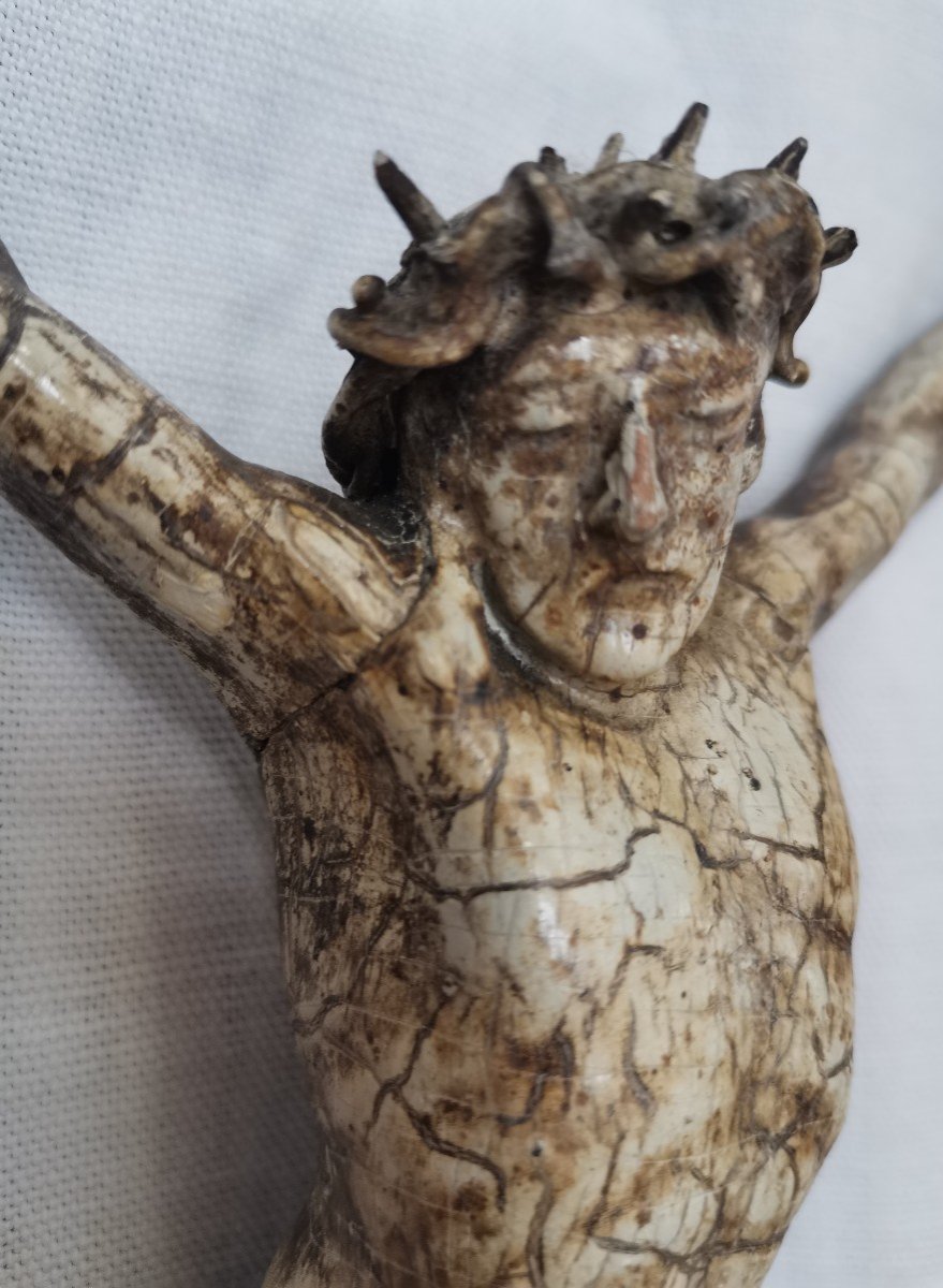 18th Century Carved Wooden Crucifix-photo-3