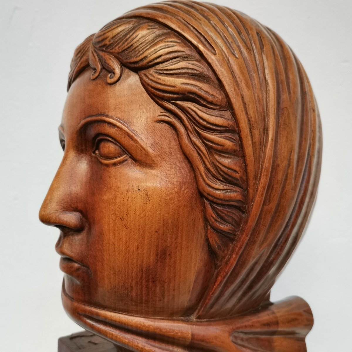 Female Art Deco Bust-photo-3