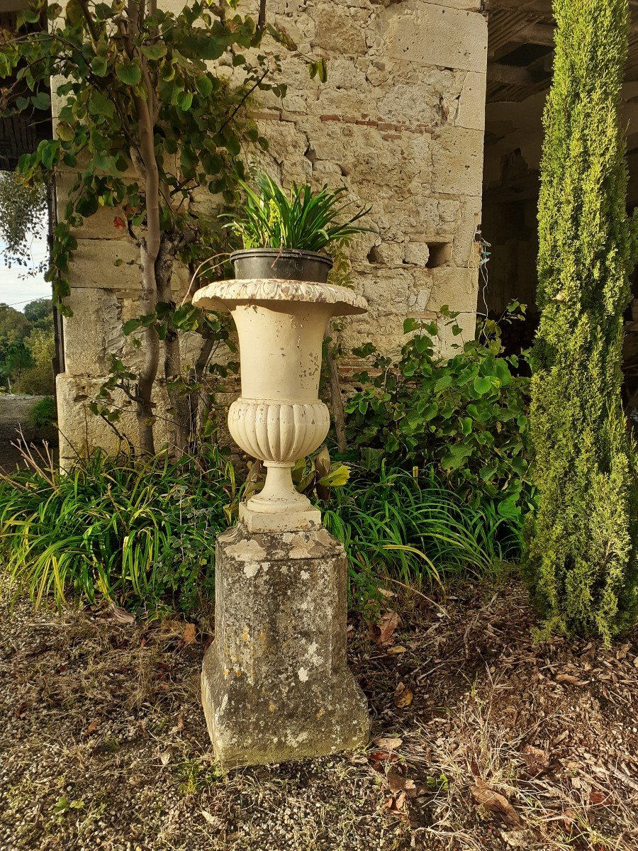 Two Large Cast Iron Medicis On Solid Stone Base 110 X 120-photo-2