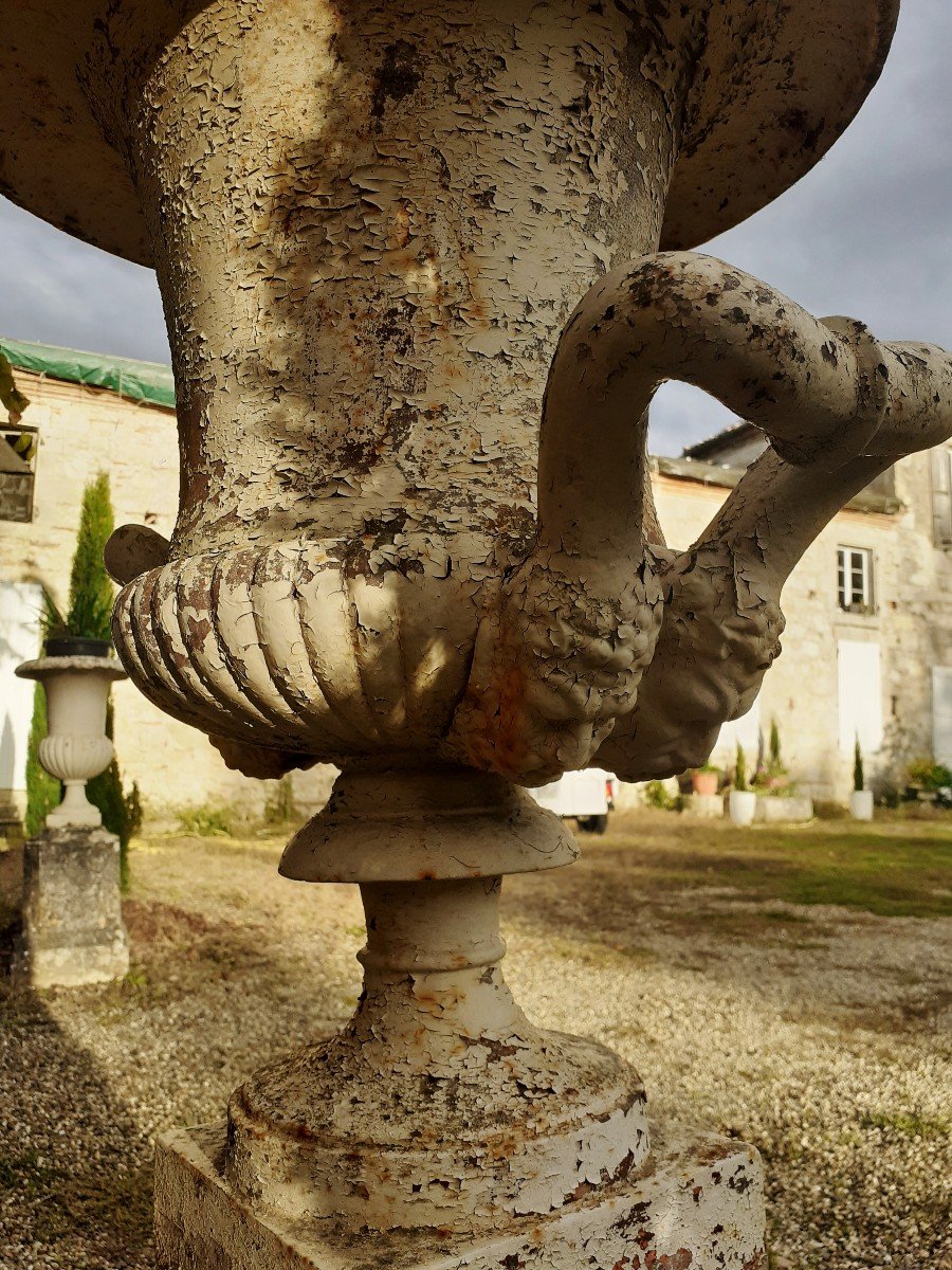 Two Large Cast Iron Medicis On Solid Stone Base 110 X 120-photo-4