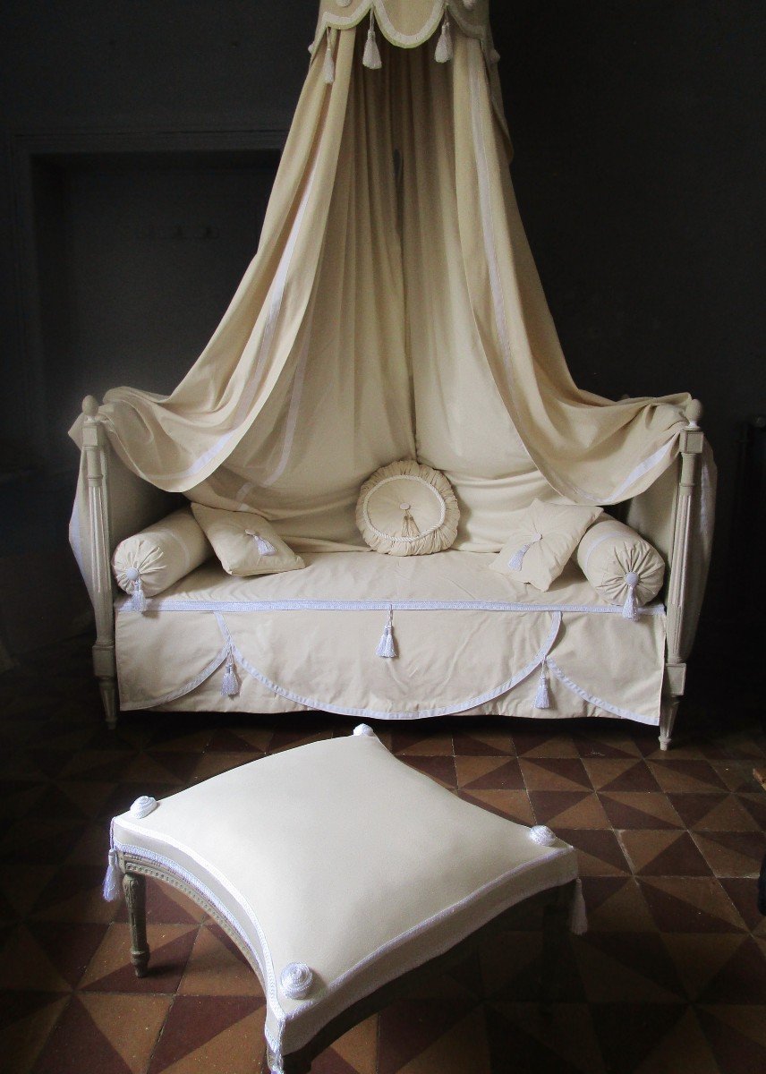 19th Century Alcove Bed / Stool