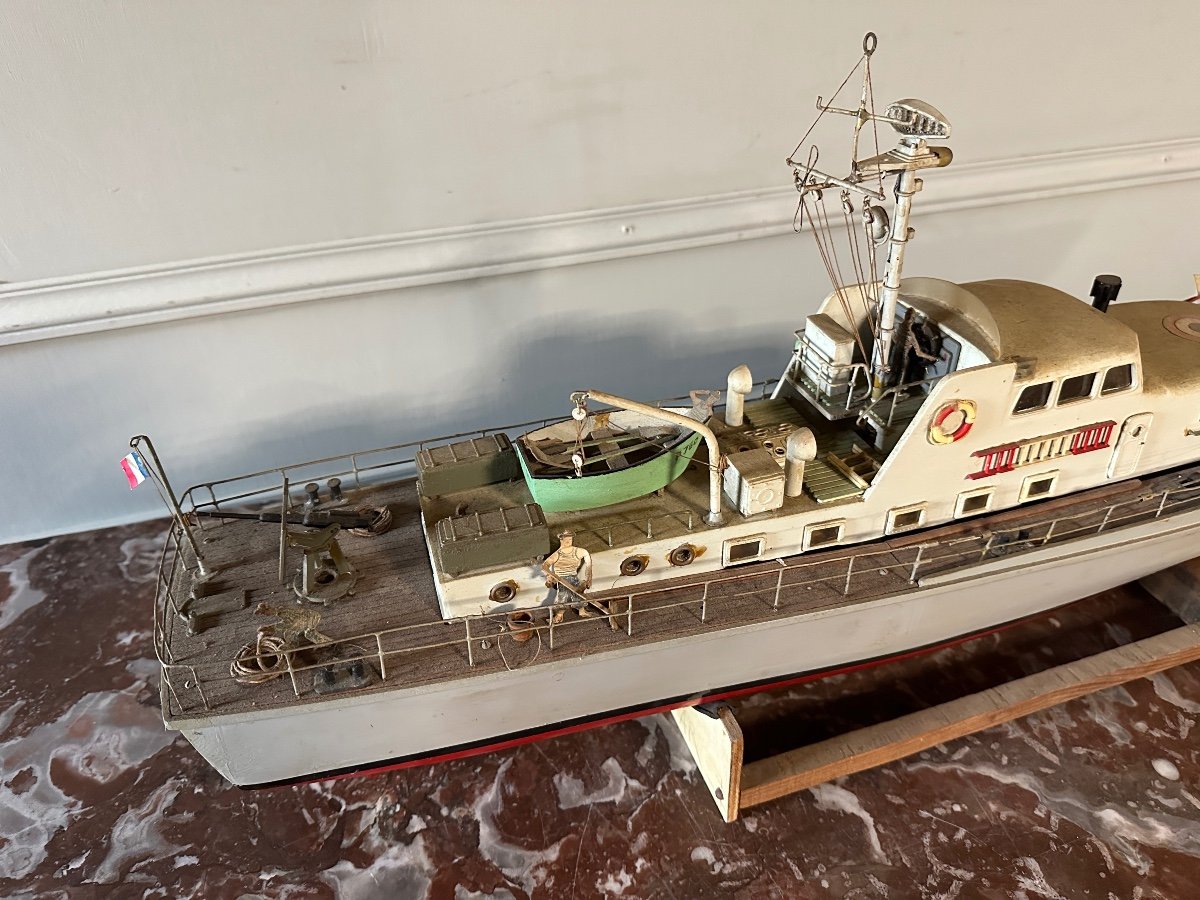 Maquette De Bateau De Guerre à Moteur. Vedette De Surveillance Côtière. -photo-2