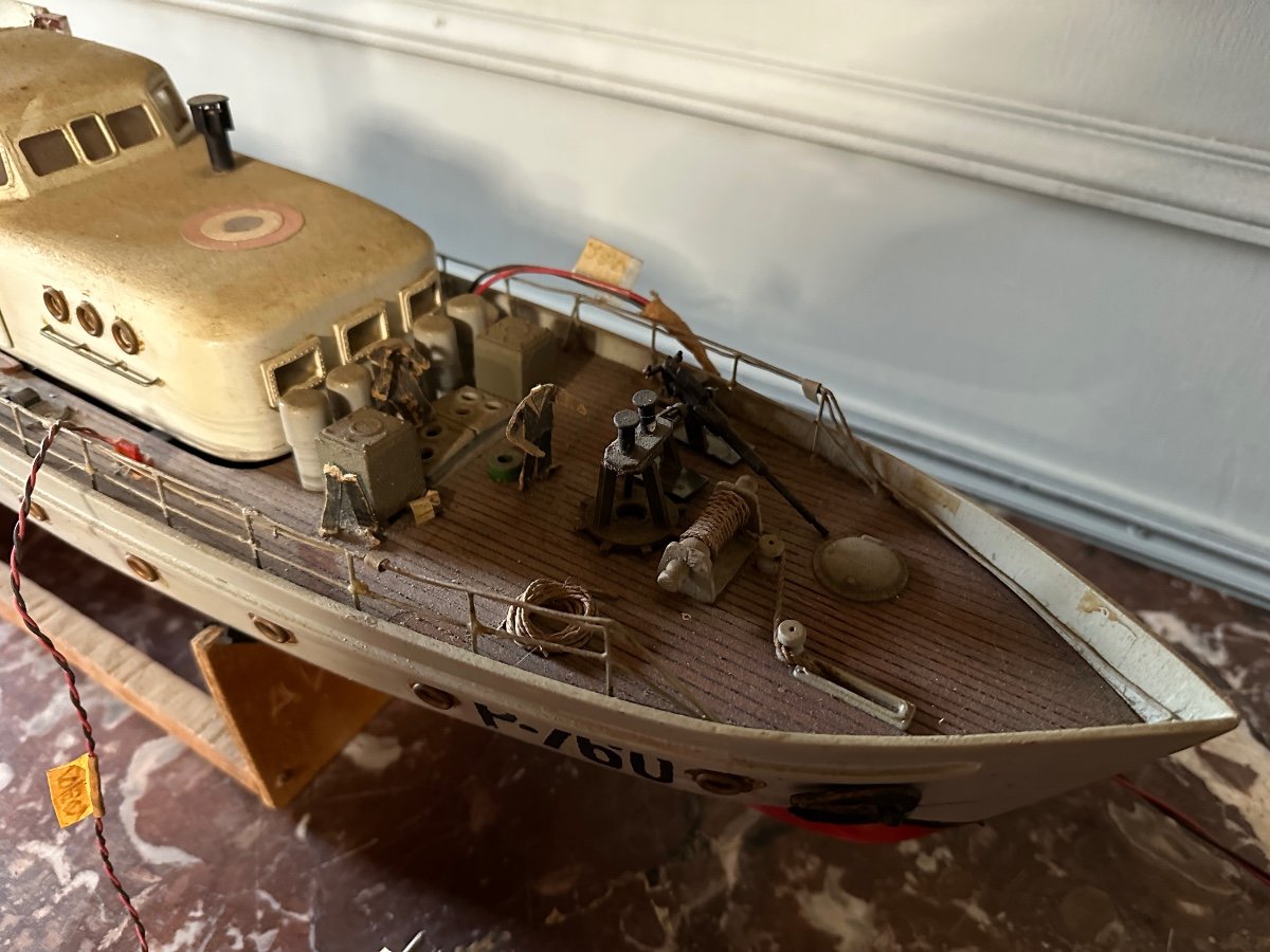 Maquette De Bateau De Guerre à Moteur. Vedette De Surveillance Côtière. -photo-7