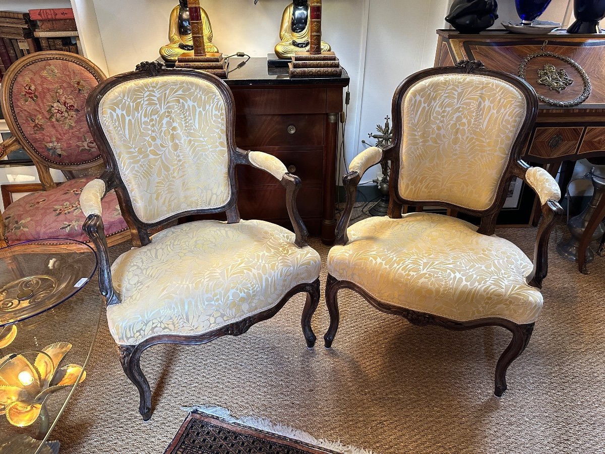 Pair Of Louis XV Cabriolets, 18th Century. 