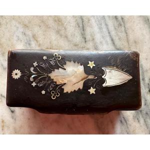 19th Century Horn Snuffbox With Mother-of-pearl Inlays