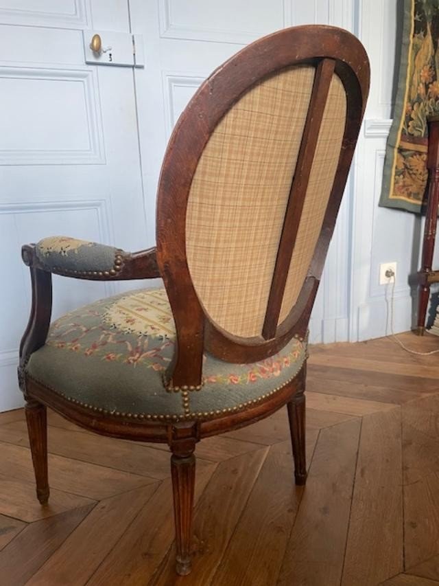 Louis XVI Period Medallion Armchair-photo-3