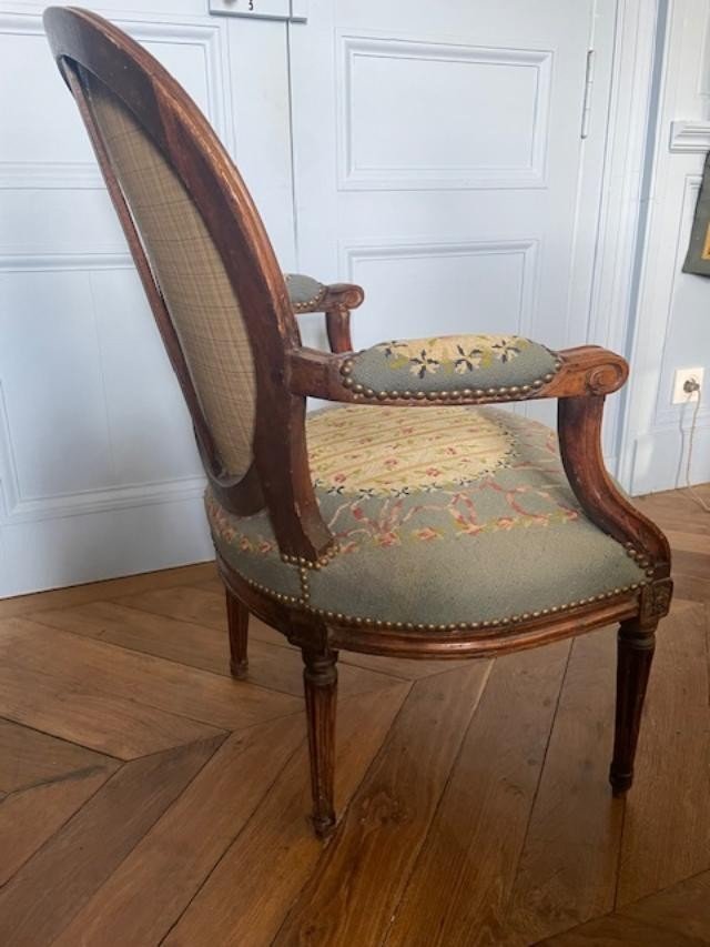 Louis XVI Period Medallion Armchair-photo-4