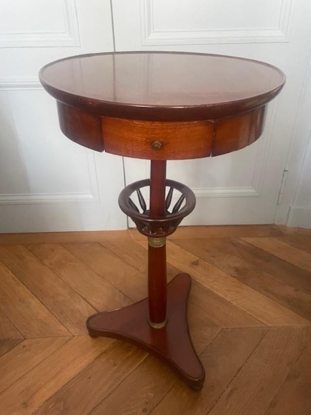 Mahogany Pedestal Table With Central Shaft From The Empire Period