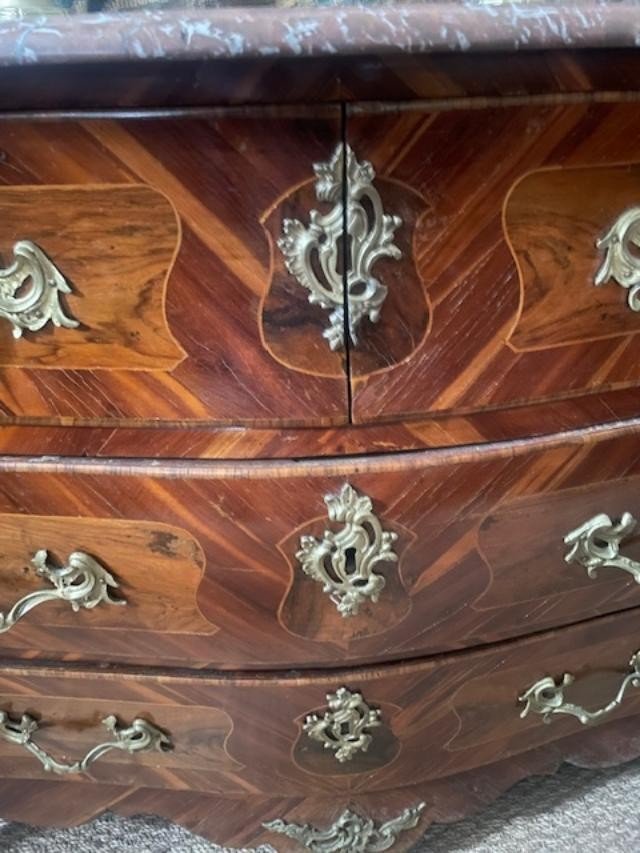 Commode galb&eacute;e toutes faces en marqueterie d&#039;&eacute;poque Louis XV-photo-4