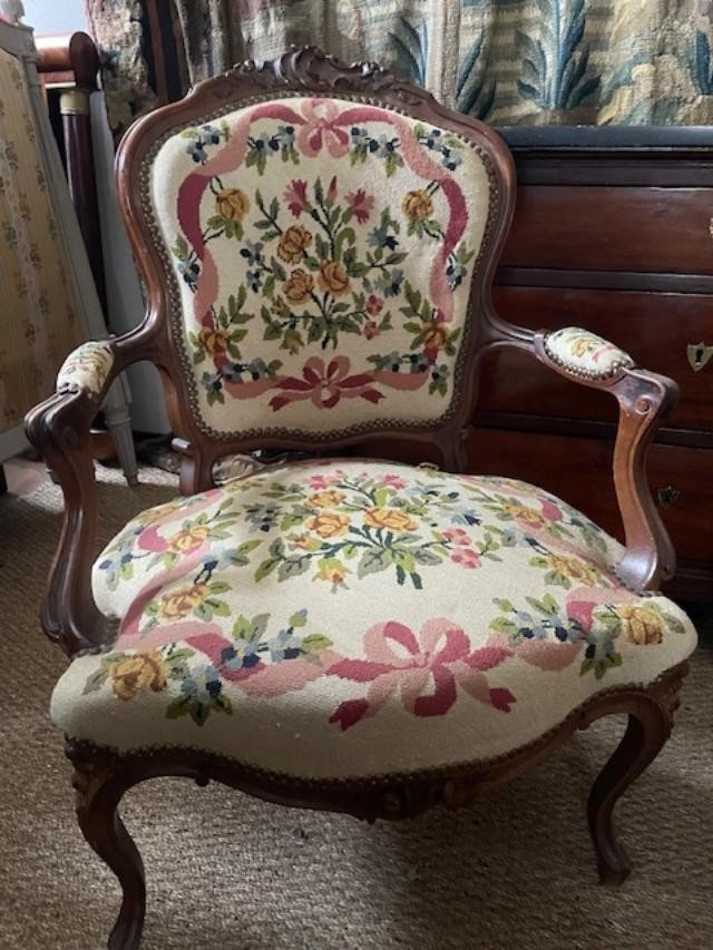 Paire de fauteuils en bois naturel de style Louis XV-photo-2