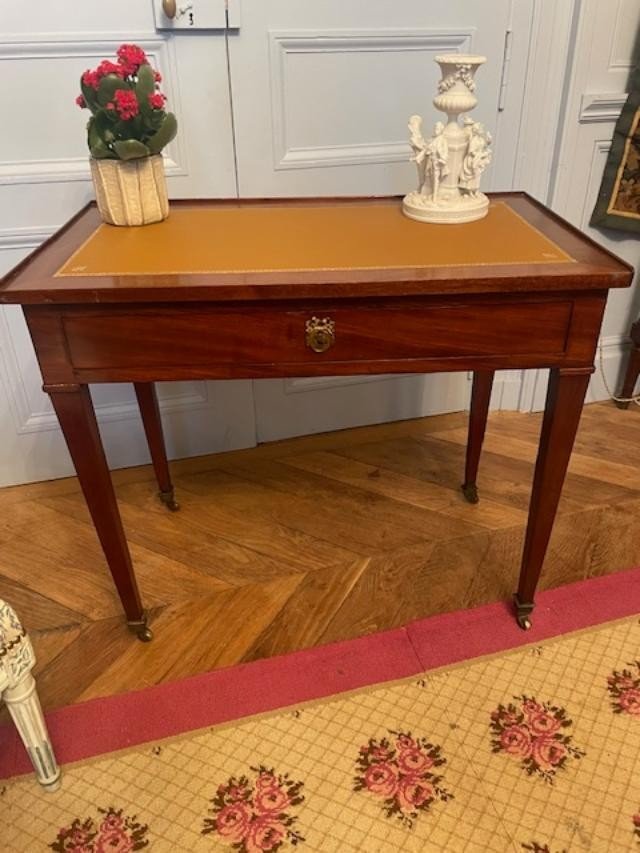 Bureau plat en acajou d'époque directoire