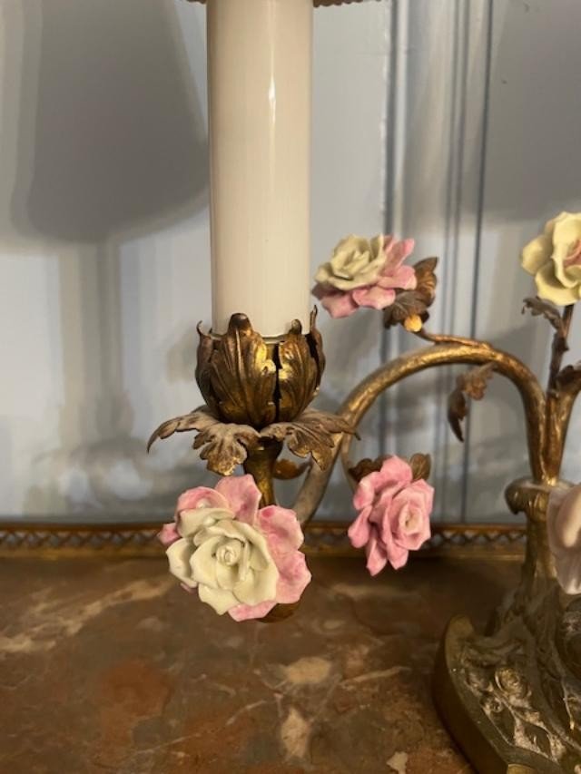 Lampe de style Louis XV rocaille en bronze et porcelaine-photo-1