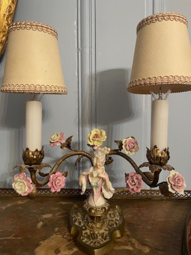 Lampe de style Louis XV rocaille en bronze et porcelaine