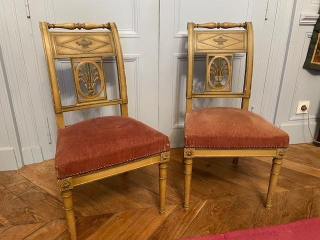 Paire de chaises Directoire en bois laqué et sculpté