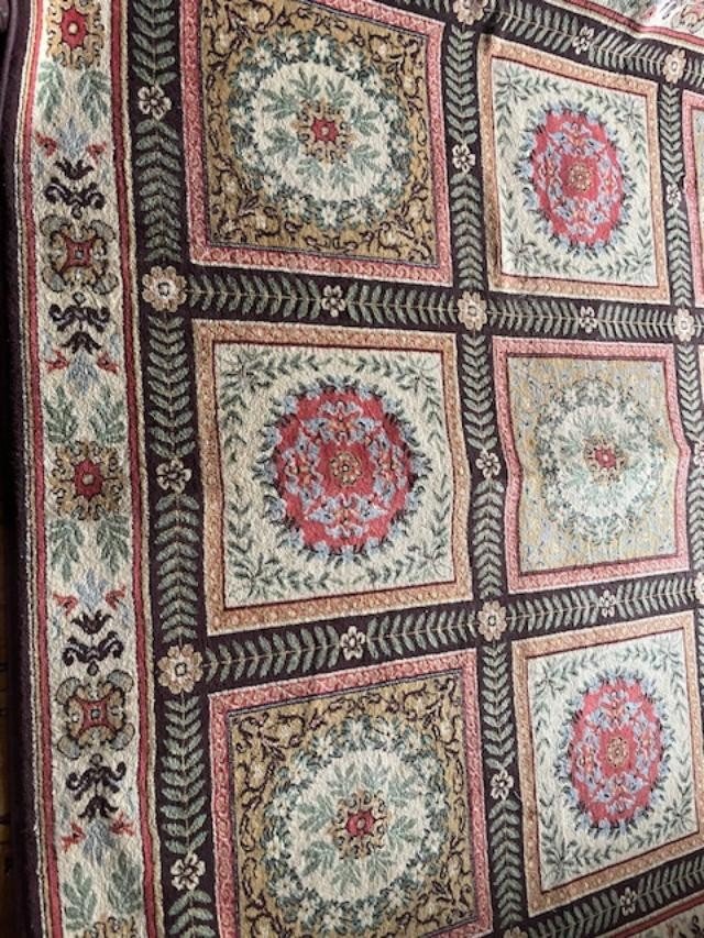 Grand tapis dans l'esprit Aubusson 